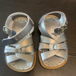 salt water sandals size 4
